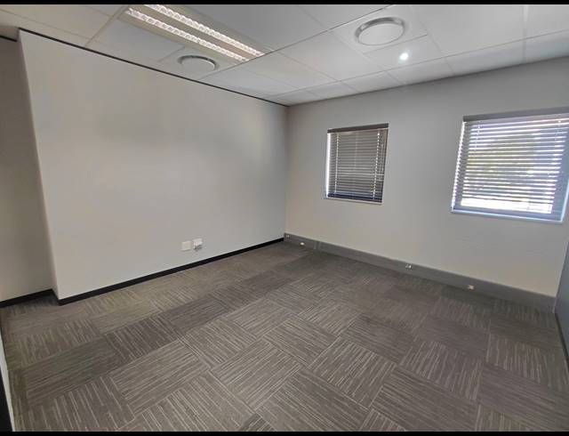 148M² OFFICE TO LET IN FOURWAYS GARDENS